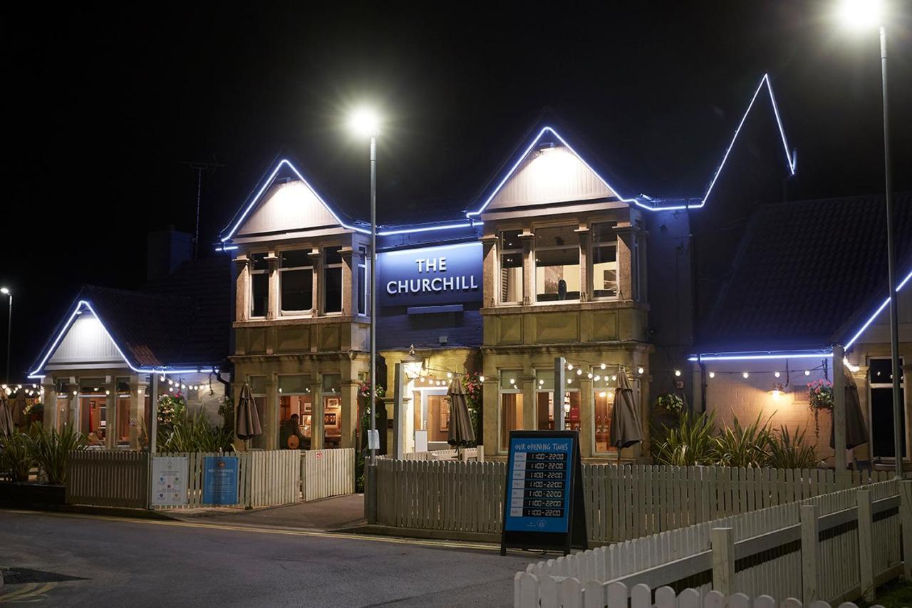 The Churchill By Greene King Inns Роял-Вуттон-Бассетт Екстер'єр фото